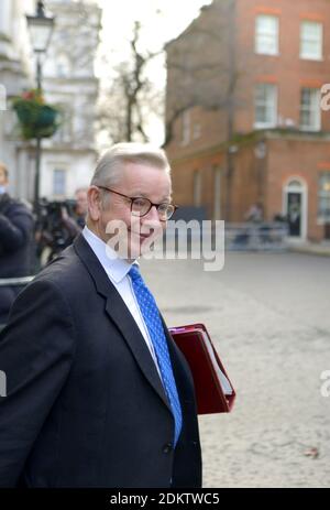 Michael Gove MP (Con: Surrey Heath - Minister für das Kabinettbüro) verlässt eine Kabinettssitzung in Downing Street, 15. Dezember 2020 Stockfoto