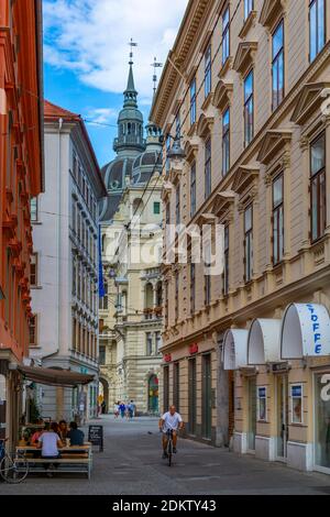 Blick auf die farbenfrohe Architektur und das Rathaus im Hintergrund, Graz, Steiermark, Österreich, Europa Stockfoto