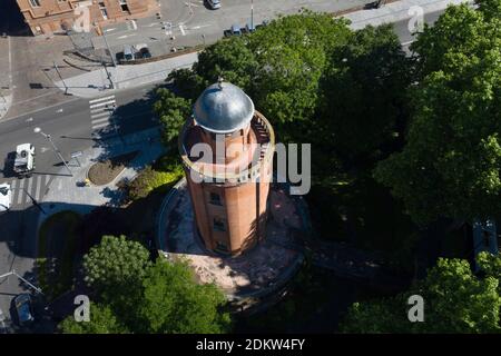 Toulouse (Südfrankreich): Luftaufnahme des ehemaligen Wasserturms "Galerie du Chateau d'Eau" im Bezirk Saint-Cyprien. Das Gebäude ist registriert Stockfoto