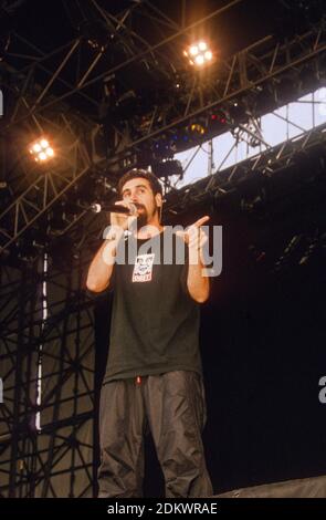 Serj Tankian in System of a Down am Leeds Festival 2001. Stockfoto