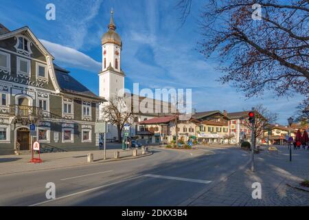 Ansicht der Pfarrkirche St. Martin, Garmisch-Partenkirchen, Bayern, Deutschland Stockfoto