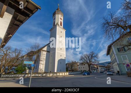 Ansicht der Pfarrkirche St. Martin, Garmisch-Partenkirchen, Bayern, Deutschland Stockfoto