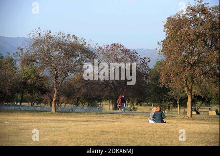 (201216) -- ISLAMABAD, 16. Dezember 2020 (Xinhua) -- das Foto vom 15. Dezember 2020 zeigt den Blick auf den Fatima Jinnah Park in Islamabad, der Hauptstadt Pakistans. (Xinhua/Ahmad Kamal) Stockfoto