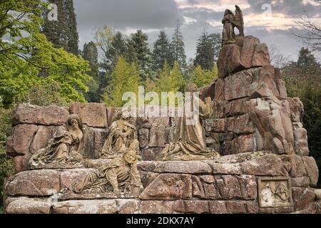 Historische Skulptur von Jesus Christus und seinen Jüngern auf dem Ölberg im Garten Gethsemane. Baden-Baden, Deutschland Stockfoto