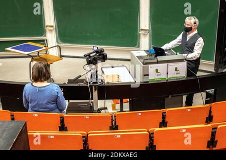 Online-Vorlesung Physik an der Technischen Universität Dortmund Während der COVID-19-Pandemie Stockfoto