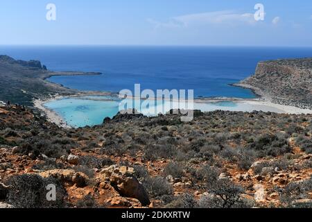 Griechenland, unidentifizierte Menschen genießen den atemberaubenden Strand von Balos auf der Halbinsel Gramvousa in der Nähe von Kissamos Stockfoto