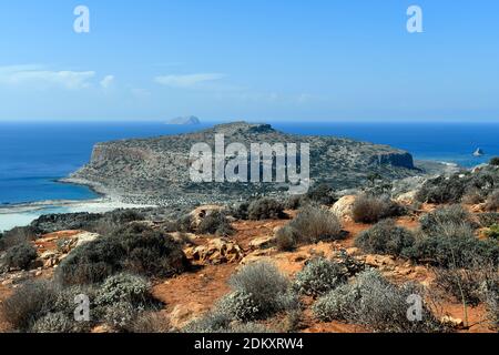 Griechenland, unidentifizierte Menschen genießen den atemberaubenden Strand von Balos auf der Halbinsel Gramvoussa in der Nähe von Kissamos Stockfoto