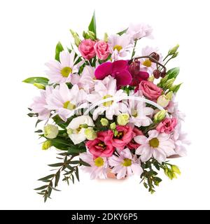 Festliche Blumenarrangements von verschiedenen Blumen in zarten Farben auf weißem Hintergrund. Stockfoto