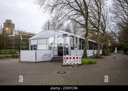 Zelte für Studierende auf dem Campus der TU Dortmund, da das Betreten des Gebäudes nicht gestattet ist Stockfoto