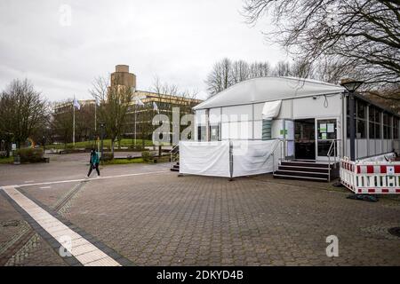 Zelte für Studierende auf dem Campus der TU Dortmund, da das Betreten des Gebäudes nicht gestattet ist Stockfoto