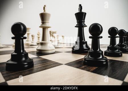 Macro photo of chess pieces on a chess board Stockfoto