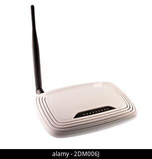 Wi-Fi-Router auf weißem Hintergrund isoliert (alle Logos, Beschriftungen und Markierungen entfernt) Stockfoto