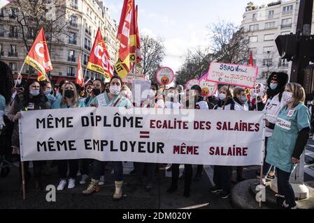 Paris, Frankreich. Dezember 2020. Die Beschäftigten des Gesundheitswesens demonstrieren am 15. Dezember 2020 vor dem Gesundheitsministerium, rue de Ségur, in Paris, Frankreich. Foto von Pierrick Villette/Avenir Pictures/ABACAPRESS.COM Credit: ABACAPRESS/Alamy Live News Stockfoto