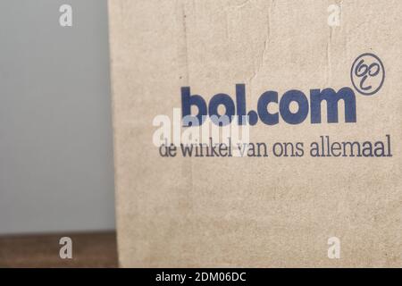 ANTWERPEN, BELGIEN - 16. Dez 2020: Antwerpen, Belgien, Dezember 2020: Illustrative Editorial: Bol.com ist ein Webshop oder Online-Händler im Netz Stockfoto