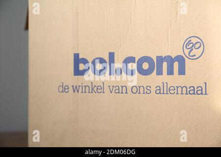 ANTWERPEN, BELGIEN - 16. Dez 2020: Antwerpen, Belgien, Dezember 2020: Illustrative Editorial: Bol.com ist ein Webshop oder Online-Händler im Netz Stockfoto