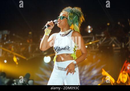 Kelis tritt im Tanzzelt beim Glastonbury Festival 2000, Worthy Farm Somerset, England, Vereinigtes Königreich auf. Stockfoto