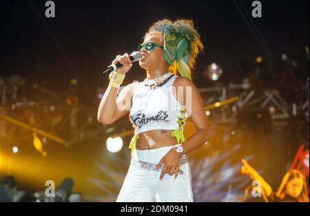 Kelis tritt im Tanzzelt beim Glastonbury Festival 2000, Worthy Farm Somerset, England, Vereinigtes Königreich auf. Stockfoto