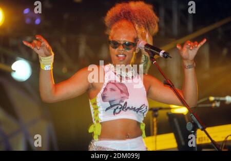 Kelis tritt im Tanzzelt beim Glastonbury Festival 2000, Worthy Farm Somerset, England, Vereinigtes Königreich auf. Stockfoto