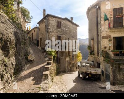 Die kleine Stadt Castel di Tora - Rieti, Italien Stockfoto