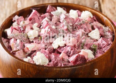 Pantsarosalata ist eine traditionelle griechische Delikatesse, die perfekt den hervorragenden Geschmack des griechischen Joghurts und die Süße der Beetroots Closeu kombiniert Stockfoto