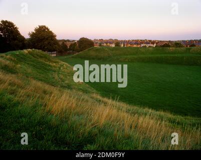 Maumbury Rings prähistorisches Henge und römisches Amphitheater, Dorchester, England. Zeigt die Rampe zum Bürgerkrieg. Stockfoto