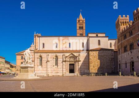 Grosseto, Italien - 4. September 2020. Die romanische Cattedrale di San Lorenzo, Sankt-Lorenz-Kathedrale, in der historischen Piazza Dante Stockfoto