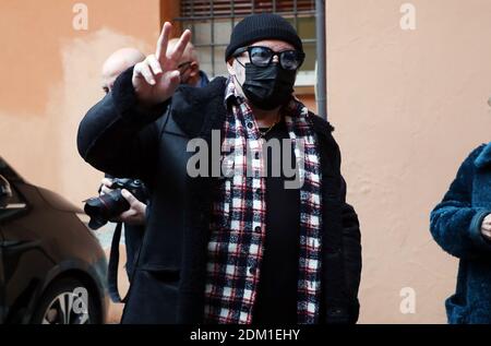 Bologna, Italien. Dezember 2020. Consegna onorificenza del comune di Bologna â&#x80;&#x9a;Ã&#x84;ÃºNettuno dâ&#x80;&#x9a;Ã&#x84;Ã´Oroâ&#x80;&#x9a;Ã&#x84;Ã¹ a Vasco Rossi con sindaco Virginio Merola e assessorore cultura Matteo Lepore - foto-Live-Agentur Michele Nucci Quelle: Alamy Stockfoto