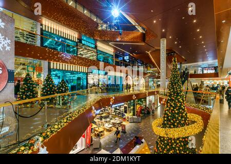 East Side Mall, Innenaufnahme, Weihnachtsbaum, Einkaufszentrum, Friedrichshain, Berlin Stockfoto