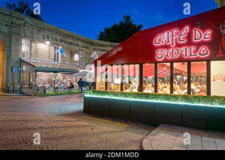 Le Cafe de Saint Malo, Place Guy la Chambre,Saint-Malo, Ille et Vilaine, Cote d' Emeraude , Smaragdkueste, Bretagne, Frankreich Stockfoto