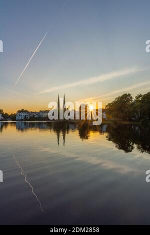 Krähenteich und Dom am späten Abend, Hansestadt Lübeck, Schleswig-Holstein, Norddeutschland, Europa Stockfoto