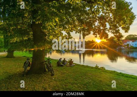 Krähenteich und Dom am späten Abend, Hansestadt Lübeck, Schleswig-Holstein, Norddeutschland, Europa Stockfoto