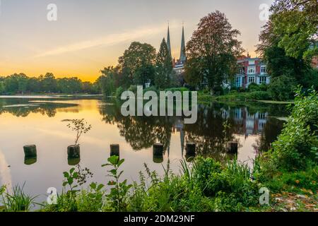 Krähenteich und Dom am späten Abend, Hansestadt Lübeck, Schleswig-Holstein, Norddeutschland, Europa Stockfoto