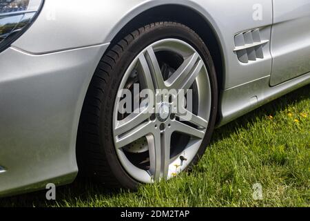 Mercedes Benz SL350 Frontflügel. Supercar Showtime 2018. Stockfoto