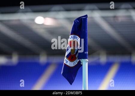 Madejski Stadium, Reading, Berkshire, Großbritannien. Dezember 2020. English Football League Championship Football, Reading versus Norwich City; Leseecke Flagge Kredit: Action Plus Sports/Alamy Live News Stockfoto