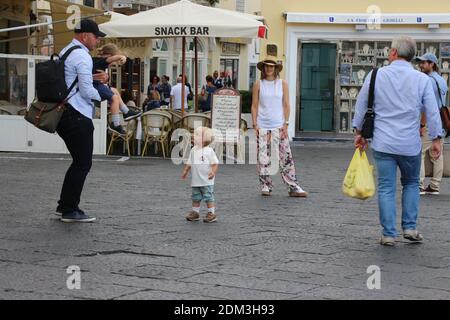 Prinz Carl Philip und Prinzessin Sofia Hellqvist von Schweden während ihrer Ferien auf Capri, Italien Stockfoto