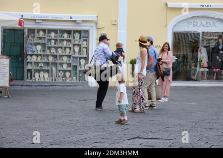Prinz Carl Philip und Prinzessin Sofia Hellqvist von Schweden während ihrer Ferien auf Capri, Italien Stockfoto