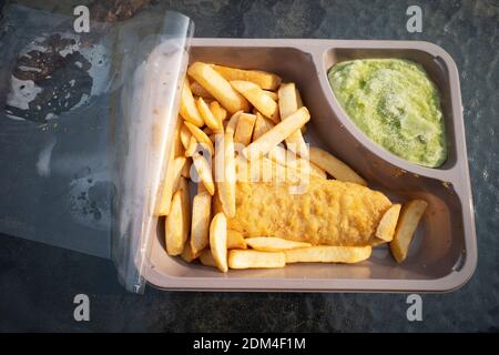 Gefrorene Fisch & Chips Fertigmahlzeit Stockfoto