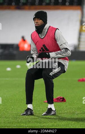 London, Großbritannien. Dezember 2020. Tosin Adarabioyo von Fulham erwärmt sich während des Premier League-Spiels zwischen Fulham und Brighton und Hove Albion am 16. Dezember 2020 im Craven Cottage, London, England. Foto von Ken Sparks. Nur redaktionelle Verwendung, Lizenz für kommerzielle Nutzung erforderlich. Keine Verwendung bei Wetten, Spielen oder Veröffentlichungen einzelner Vereine/Vereine/Spieler. Kredit: UK Sports Pics Ltd/Alamy Live Nachrichten Stockfoto