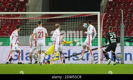Stadt Köln, Deutschland. 16. Dez 2020. firo: 16.12.2020, Fußball, 1. Bundesliga, Saison 2020/2021, 1. FC Köln - Bayer 04 Leverkusen Bayer mit Chell Weiser, Tor, Tor, 0:1 Credit: Ralf Ibing/firo Sportphoto/Pool / use worldwide/dpa/Alamy Live News Stockfoto