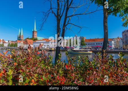 An der Obertrave, eine beliebte Travenstraße, Hansestadt Lübeck, UNESCO-Weltkulturerbe, Schleswig-Holstein, Norddeutschland, Europa Stockfoto