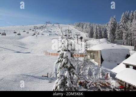 Sonniger Wintertag auf dem Feldberg im Schwarzwald Stockfoto