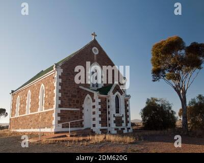 Kolonialzeit bluestone katholische Kirche in der Nähe der Flinders Ranges, South Australia. Stockfoto