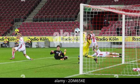 Stadt Köln, Deutschland. 16. Dezember 2020. firo: 16.12.2020, Fußball, 1. Bundesliga, Saison 2020/2021, 1. FC Köln - Bayer 04 Leverkusen Tor, Tor, Bayer Patrik Schick, 0: 3 Credit: Ralf Ibing/firo Sportfoto/Pool - Nutzung weltweit/dpa/Alamy Live News Stockfoto