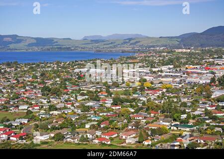 Stadt und Lake Rotorua Blick vom Skyline Skyrides Gondelstation, Rotorua, Bucht von viel Region, Nordinsel, Neuseeland Stockfoto