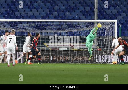 Genua, Italien. Dezember 2020. Genova, Italien, Luigi Ferraris Stadion, 16. Dezember 2020, Gianluigi Donnarumma (Mailand) während Genua CFC vs AC Mailand - Italienisch Fußball Serie A Spiel Kredit: Danilo Vigo/LPS/ZUMA Wire/Alamy Live News Stockfoto