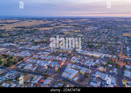 Sonnenuntergang über der Stadt Colac in Australien Stockfoto