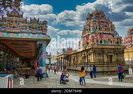 Chennai, Indien - 27. Oktober 2018: Innenszene des Kapaleeswarar-Tempels ist das wichtigste Wahrzeichen von Mylapore und einer der beliebten und prominenten Hindu Stockfoto