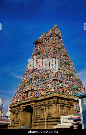 Chennai, Indien - 27. Oktober 2018: Außenansicht des Arulmigu Kapaleeswarar Temple ein alter Hindu-Architektur-Tempel in Südindien. Hindu Place Stockfoto