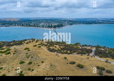 Hölzerner Damm verbindet Victor Harbor mit Granite Island in Australien Stockfoto