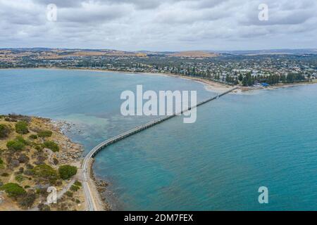 Hölzerner Damm verbindet Victor Harbor mit Granite Island in Australien Stockfoto